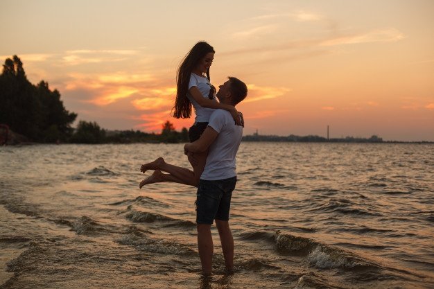 love-story-beachyoung-beautiful-loving-couple-hugging-beach-sunset_133138-109